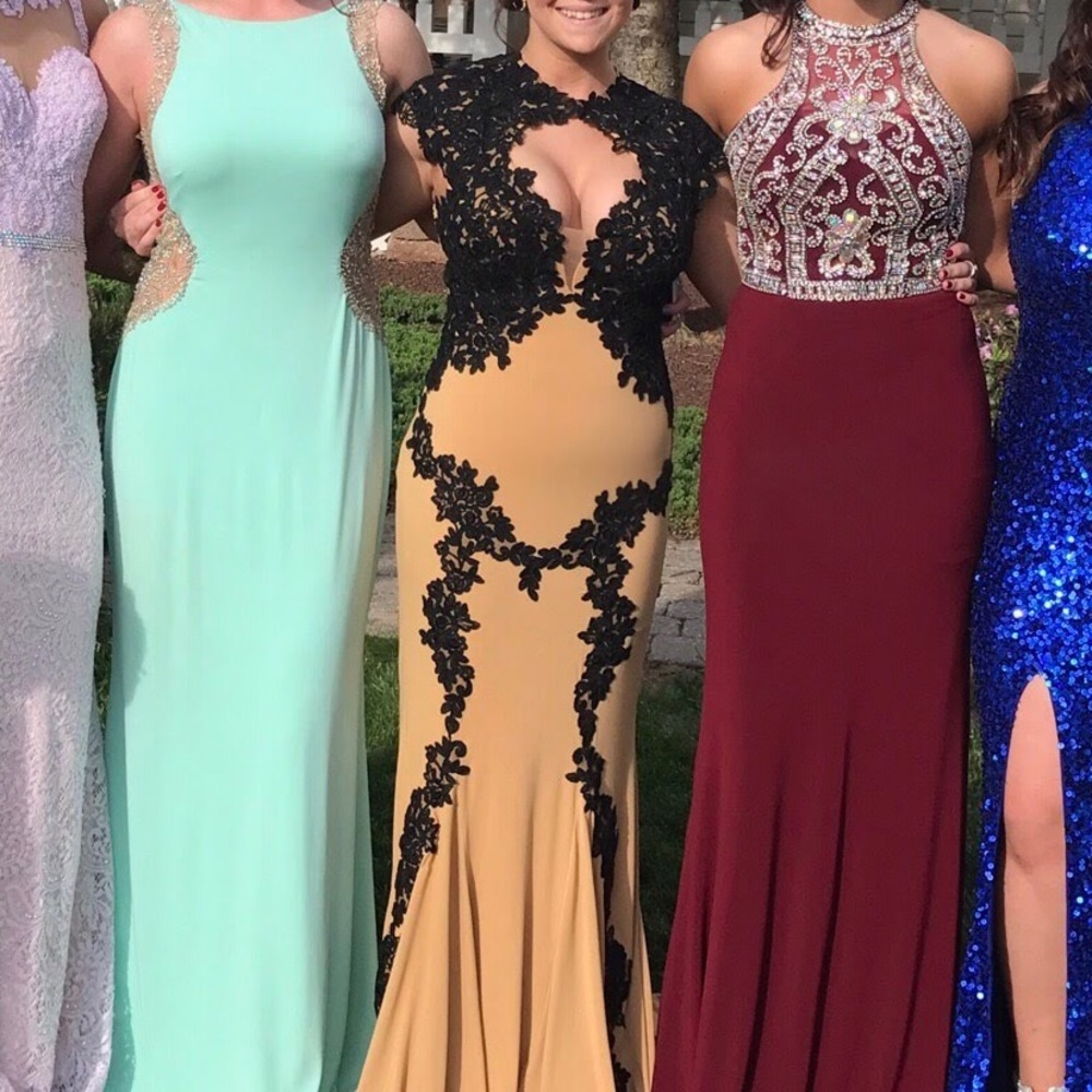 black and gold lace prom dress!